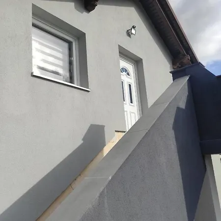 Gostinjska kuća Prenociste Ljiljana 2 *